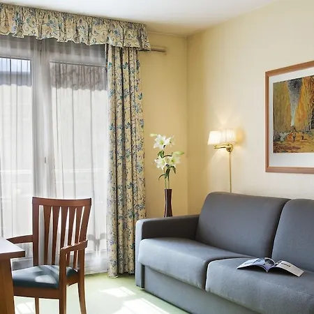 Residhome Promenade Aparthotel 3*